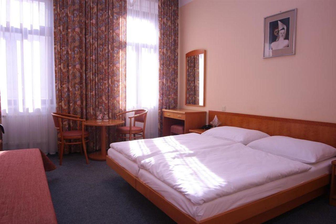 Hotel Dalimil Praha Bagian luar foto