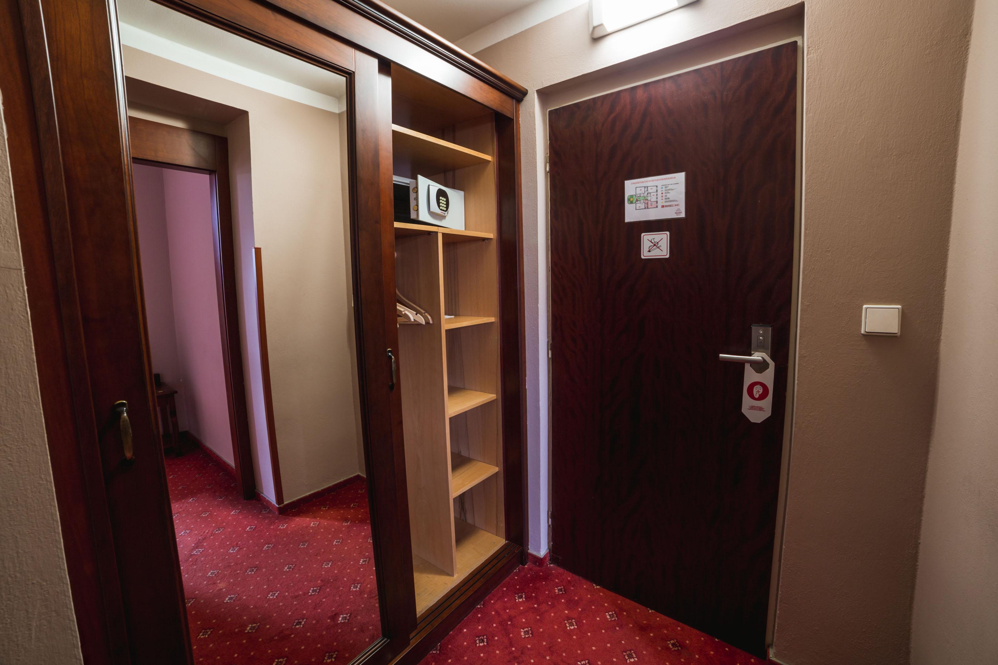 Hotel Dalimil Praha Bagian luar foto