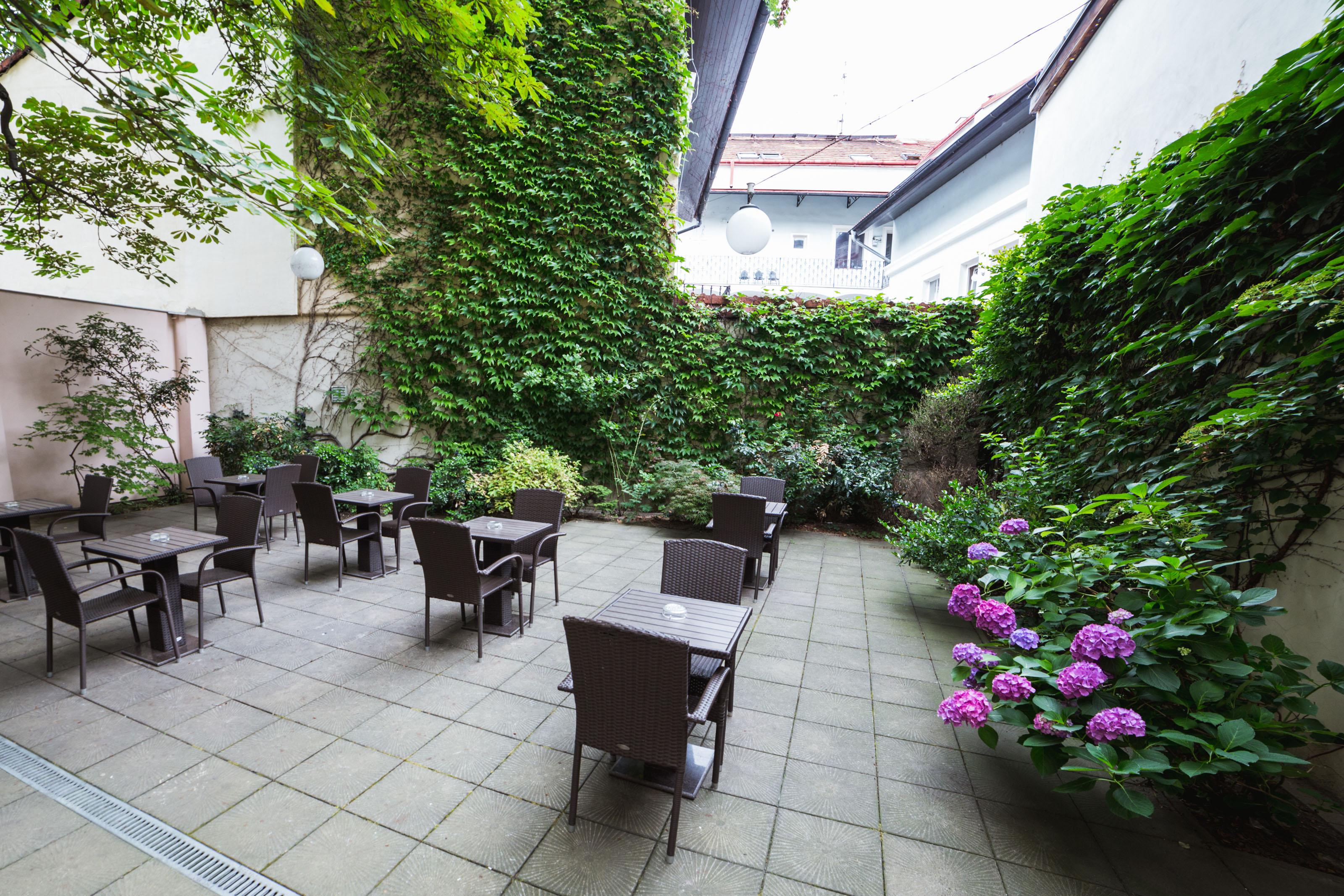 Hotel Dalimil Praha Bagian luar foto