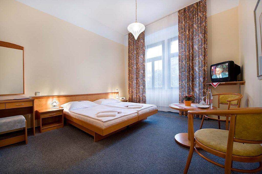 Hotel Dalimil Praha Bagian luar foto