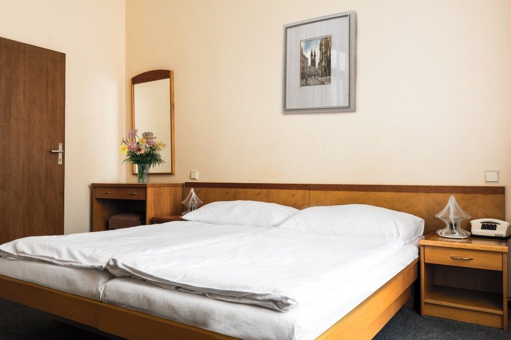 Hotel Dalimil Praha Bagian luar foto