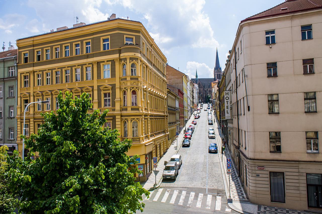 Hotel Dalimil Praha Bagian luar foto