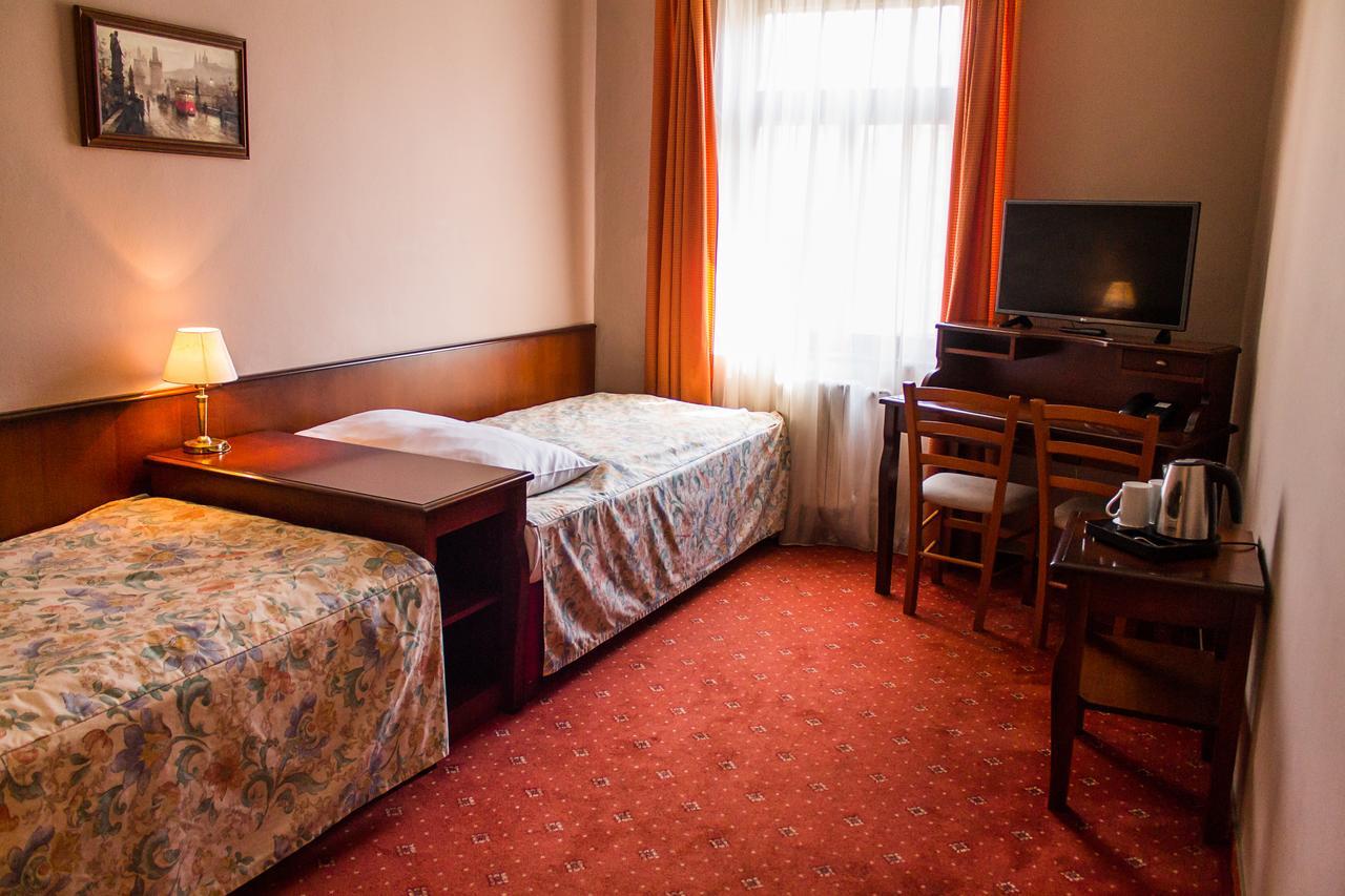 Hotel Dalimil Praha Bagian luar foto