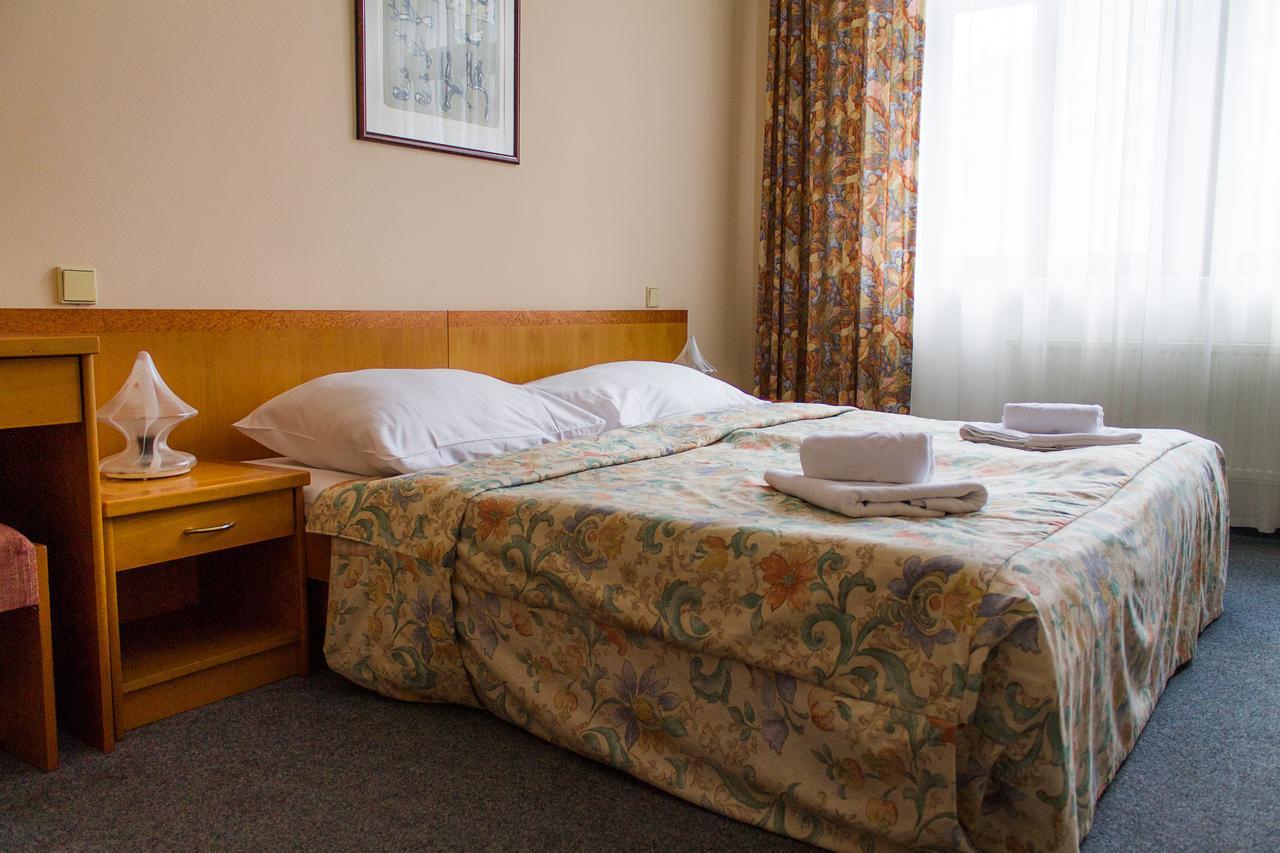 Hotel Dalimil Praha Bagian luar foto