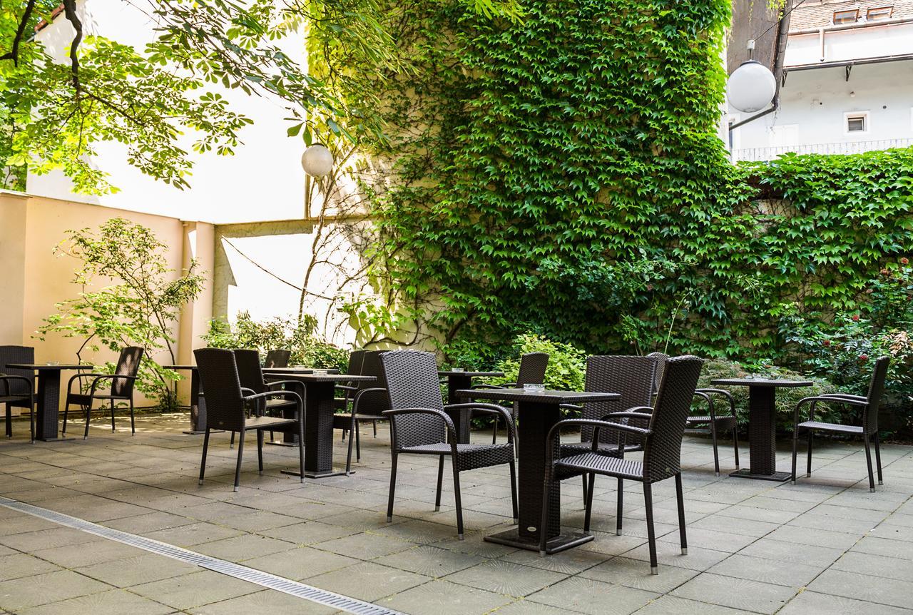 Hotel Dalimil Praha Bagian luar foto