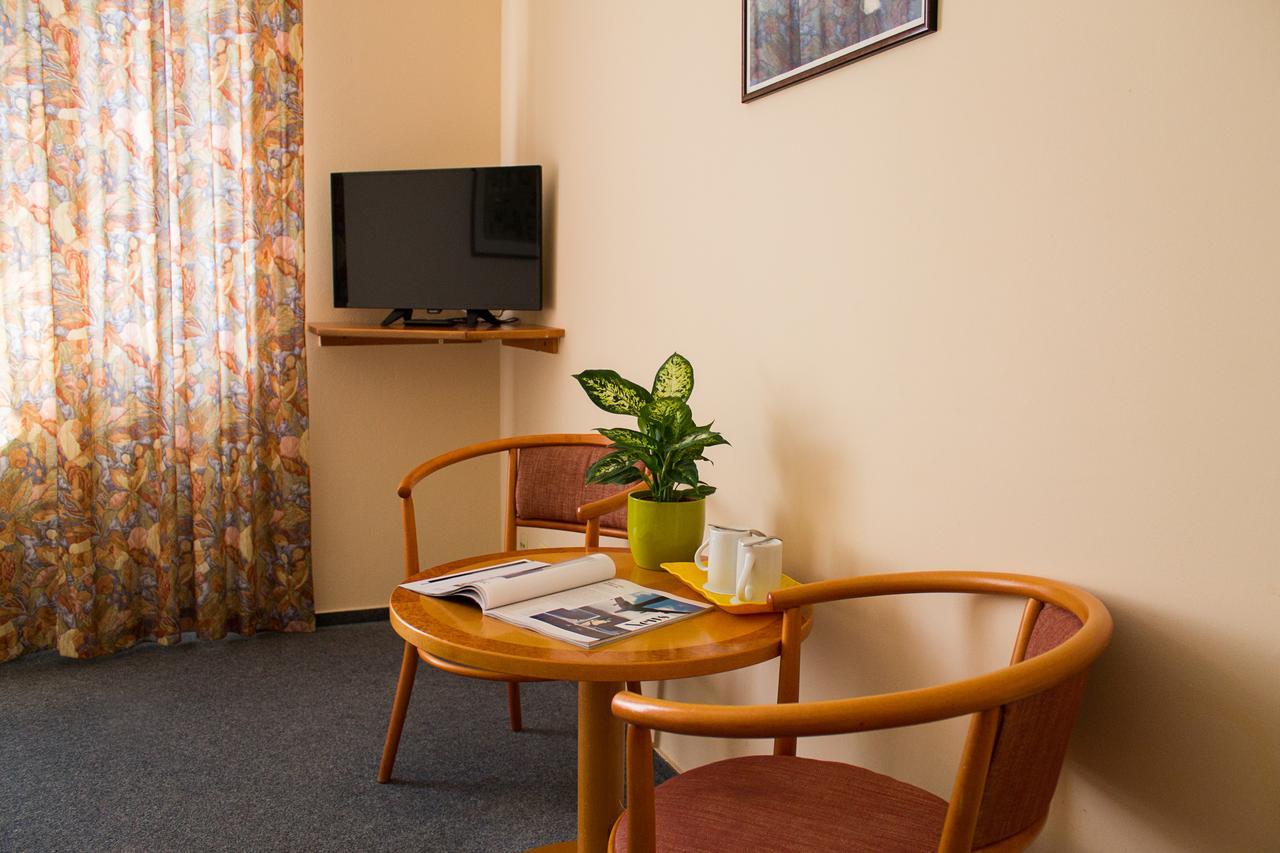Hotel Dalimil Praha Bagian luar foto