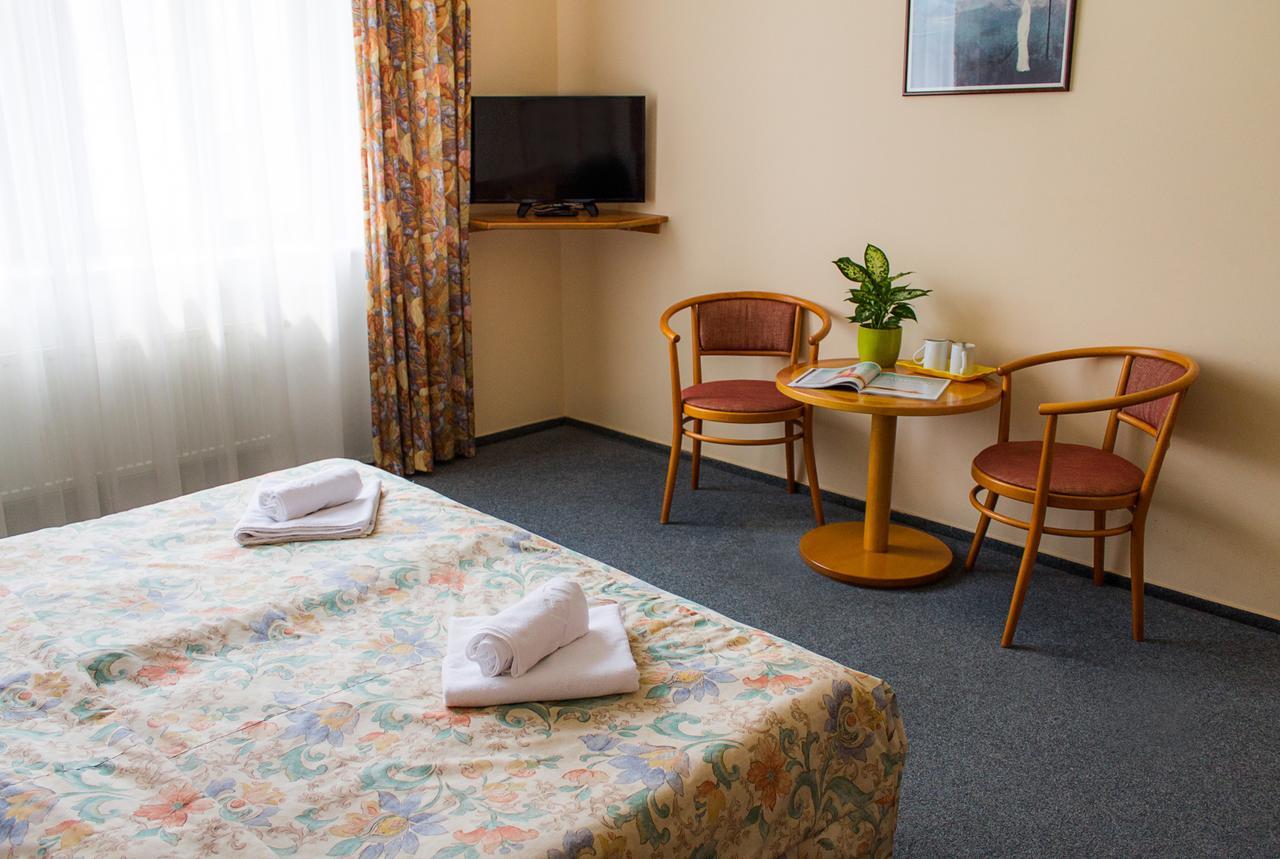 Hotel Dalimil Praha Bagian luar foto