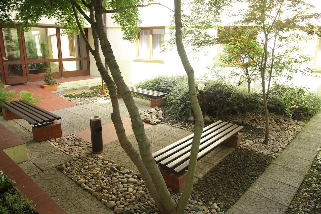 Hotel Dalimil Praha Bagian luar foto