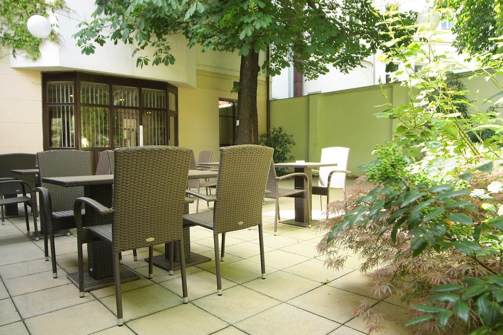 Hotel Dalimil Praha Bagian luar foto